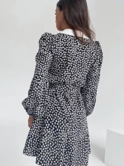 Robe courte vintage à fleurs pour femme - Manches bouffantes et ceinture - Col pointu - Tenue romantique pour une soirée en amoureux 2026