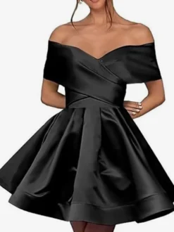 Robe de bal courte mini en satin à épaules dénudées avec poches dos corset et coupe trapèze