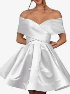 Robe de bal courte mini en satin à épaules dénudées avec poches dos corset et coupe trapèze