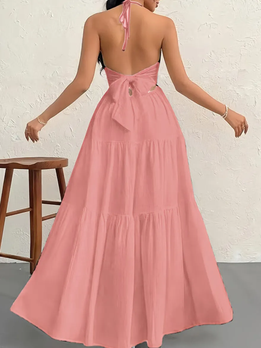 Robe de plage longue maxi fluide à dos nu et col halter en V ornée de volants superposés idéale pour les vacances d'été.