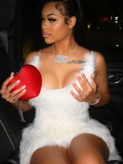 Robe de soirée blanche en polyester sans manches à bretelles et col montant