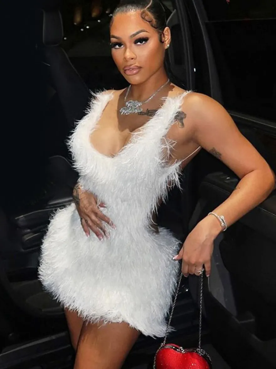Robe de soirée blanche en polyester sans manches à bretelles et col montant