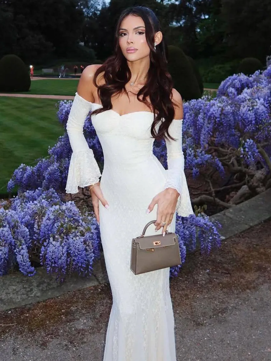 Robe de soirée blanche et rose à épaules dénudées volants manches longues coupe sirène robe longue cintrée