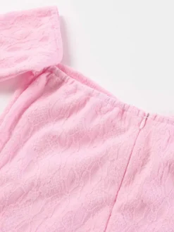 Robe de soirée blanche et rose à épaules dénudées volants manches longues coupe sirène robe longue cintrée