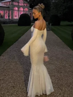 Robe de soirée blanche et rose à épaules dénudées volants manches longues coupe sirène robe longue cintrée