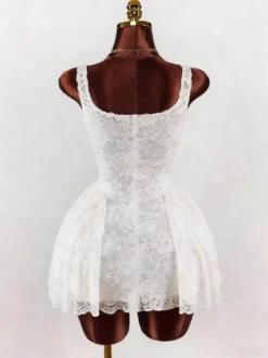 Robe de soirée blanche sans manches à col carré et dos nu