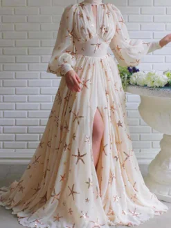 Robe de soirée bleu océan à col montant et sequins manches longues bouffantes coupe élégante et semi-formelle.