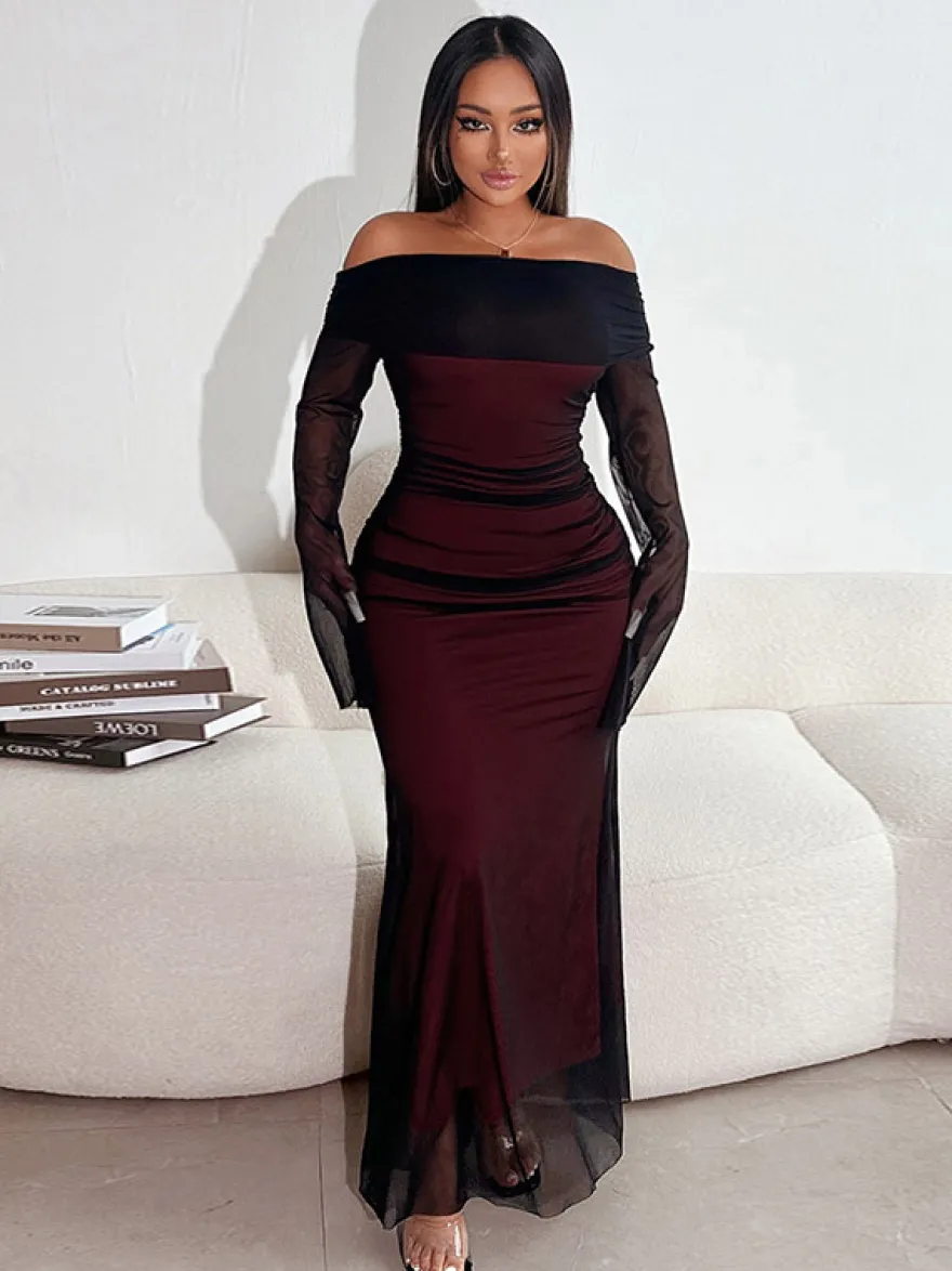 Robe de soirée bordeaux à manches longues et épaules dénudées