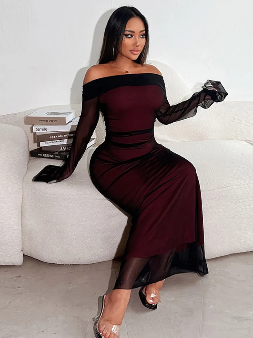 Robe de soirée bordeaux à manches longues et épaules dénudées