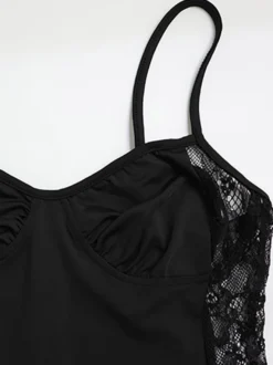 Robe de soirée bustier à bretelles spaghetti et découpe latérale en dentelle robe maxi moulante