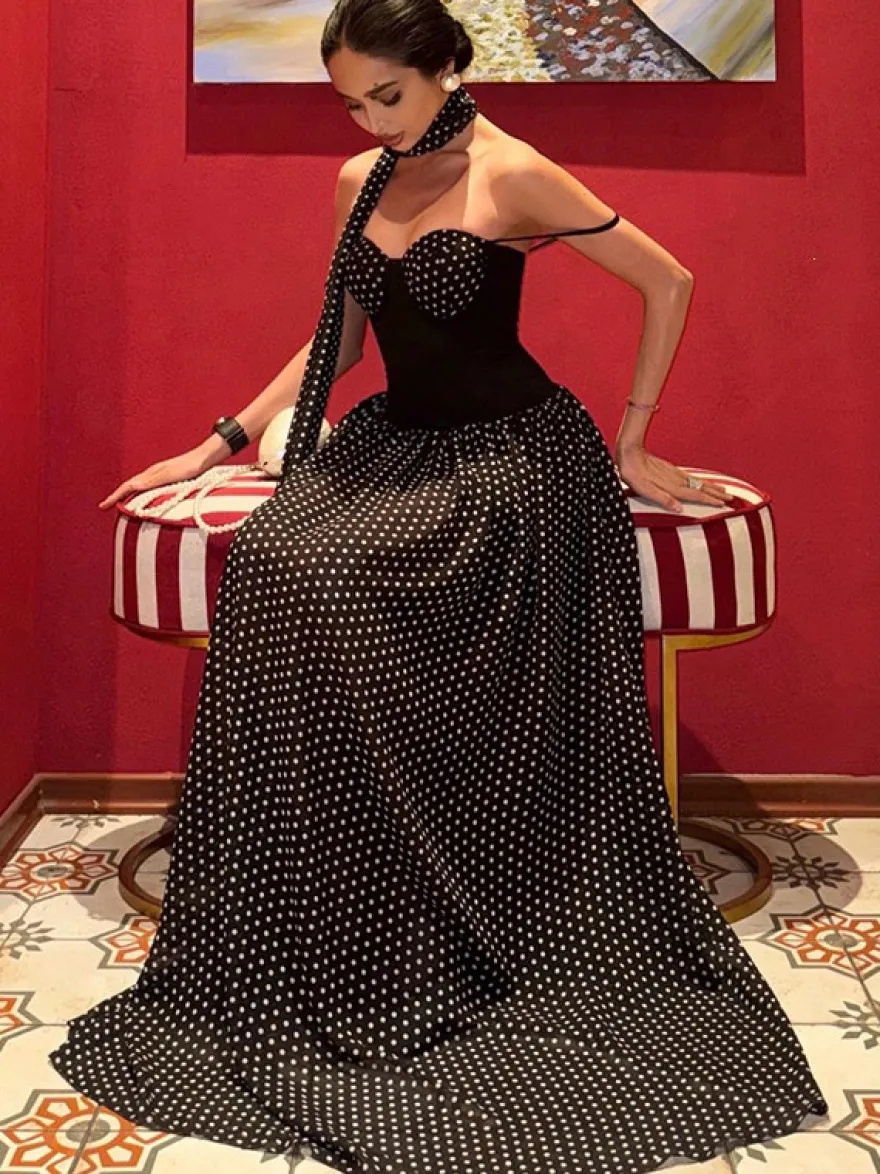 Robe de soirée bustier maxi en mousseline transparente à pois avec foulard assorti