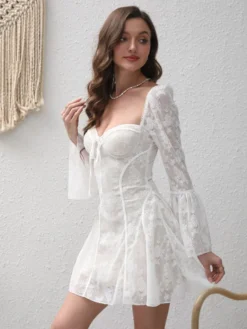 Robe de soirée écru blanc manches longues col carré robe d'été
