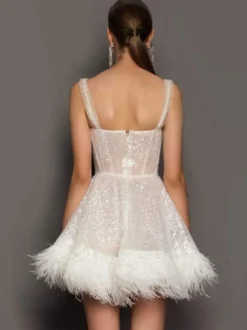 Robe de soirée écrue blanche à bretelles et col à paillettes sans manches mini-robe transparente