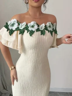 Robe de soirée longue abricot clair à épaules dénudées ornée de fleurs manches courtes bouffantes style sexy