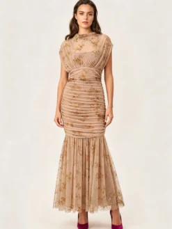 Robe de soirée longue abricot clair col montant plissée manches courtes imprimée