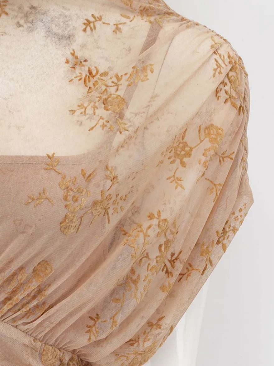 Robe de soirée longue abricot clair col montant plissée manches courtes imprimée