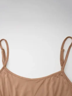 Robe de soirée longue abricot clair col montant plissée manches courtes imprimée