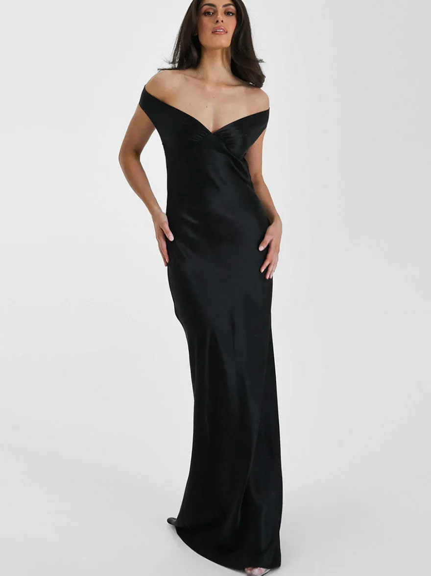 Robe de soirée longue beige à col en V épaules dénudées et dos nu élégante et semi-formelle idéale pour l'été.
