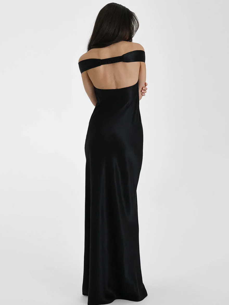Robe de soirée longue beige à col en V épaules dénudées et dos nu élégante et semi-formelle idéale pour l'été.