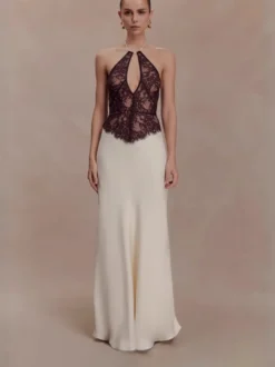 Robe de soirée longue blanche en dentelle sans manches dos nu taille haute à rayures