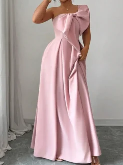 Robe de soirée longue bleu ciel clair à une épaule ornée de fleurs sans manches asymétrique élégante et semi-formelle
