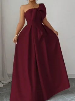 Robe de soirée longue bleu ciel clair à une épaule ornée de fleurs sans manches asymétrique élégante et semi-formelle
