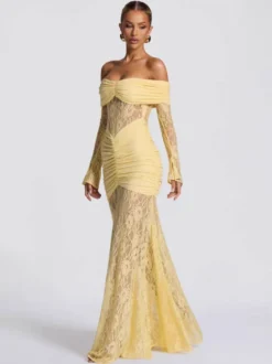 Robe de soirée longue bordeaux à épaules dénudées en dentelle manches longues style semi-formel sexy