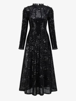 Robe de soirée longue champagne à col montant et sequins manches longues élégante et semi-formelle.