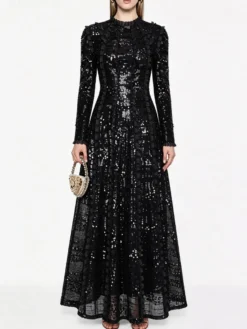 Robe de soirée longue champagne à col montant et sequins manches longues élégante et semi-formelle.