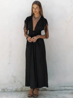 Robe de soirée longue à col en V profond et taille cordon de serrage dos nu et manches courtes style fluide idéale pour les vacances.