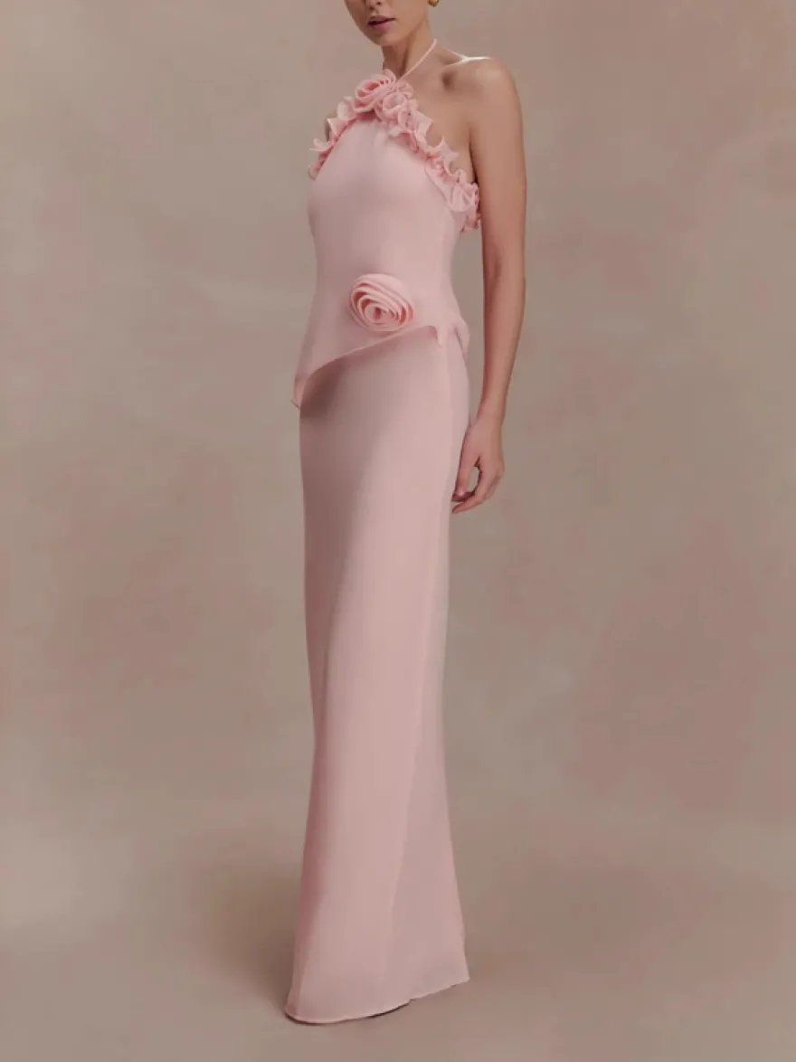 Robe de soirée longue en satin à imprimé floral rose dos nu et fente froncée