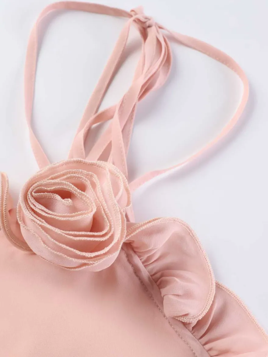 Robe de soirée longue en satin à imprimé floral rose dos nu et fente froncée
