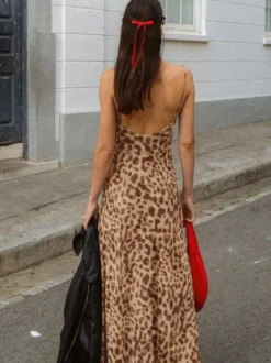 Robe de soirée longue léopard à bretelles et col montant coupe chic et semi-formelle