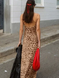 Robe de soirée longue léopard à bretelles et col montant coupe chic et semi-formelle