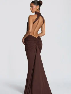 Robe de soirée longue marron café dos nu plissée sans manches chic et semi-formelle