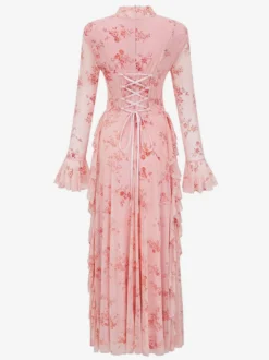 Robe de soirée longue marron foncé à col montant et manches longues évasées imprimé floral.