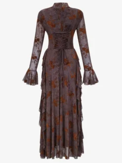Robe de soirée longue marron foncé à col montant et manches longues évasées imprimé floral.