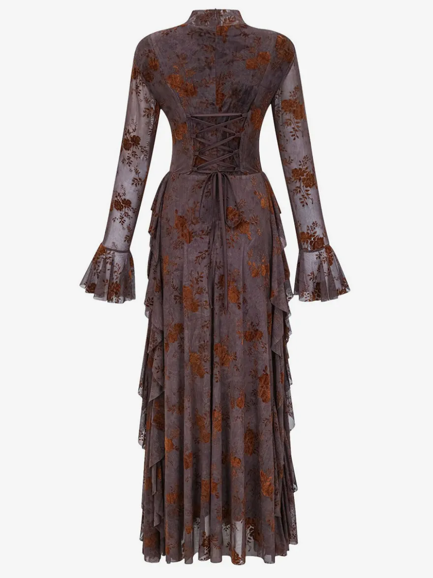 Robe de soirée longue marron foncé à col montant et manches longues évasées imprimé floral.