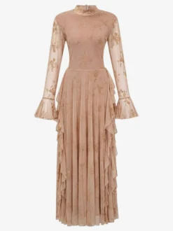 Robe de soirée longue marron foncé à col montant et manches longues évasées imprimé floral.