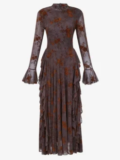Robe de soirée longue marron foncé à col montant et manches longues évasées imprimé floral.
