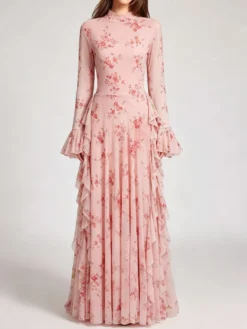Robe de soirée longue marron foncé à col montant et manches longues évasées imprimé floral.