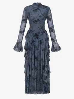 Robe de soirée longue marron foncé à col montant et manches longues évasées imprimé floral.