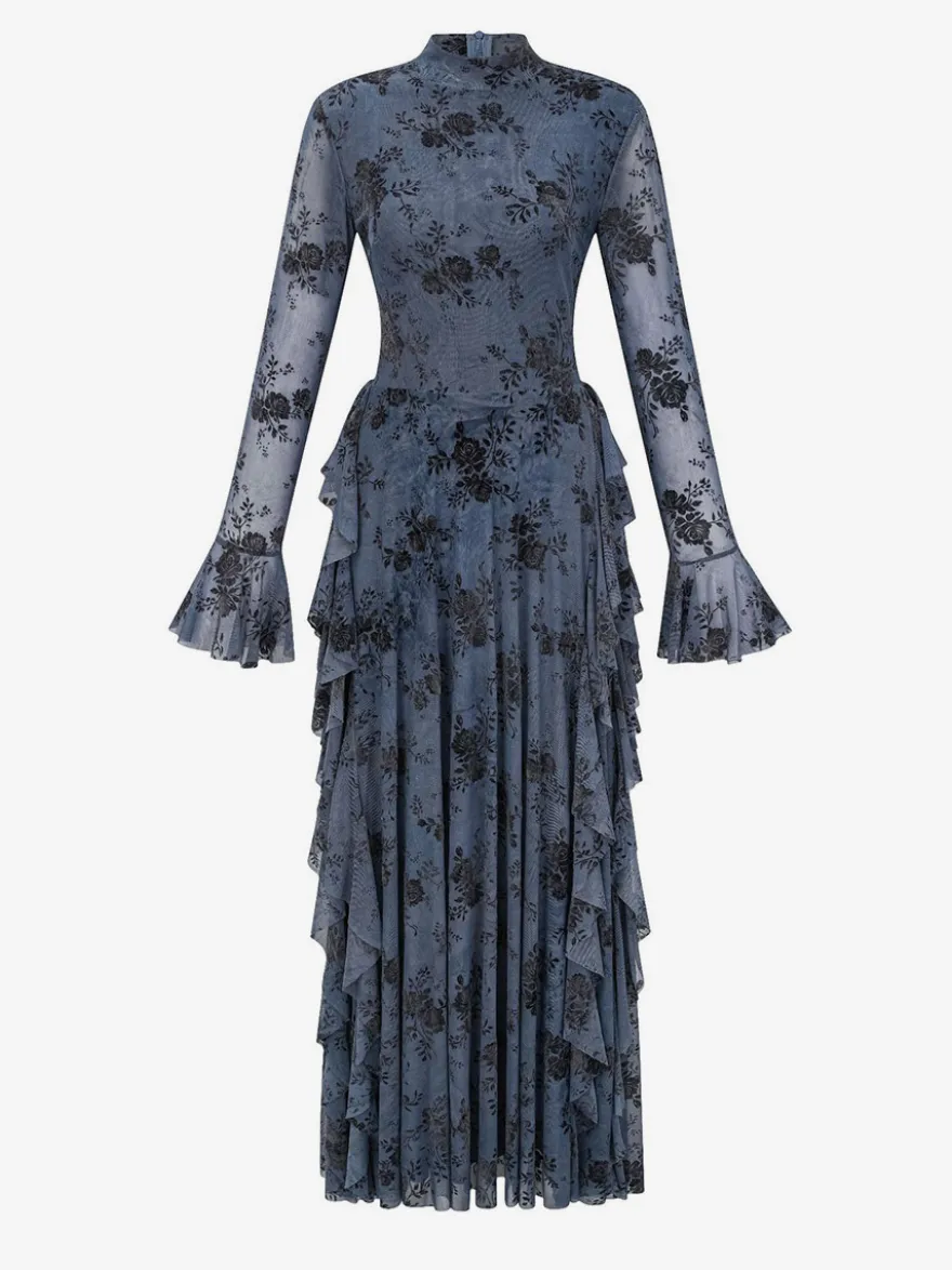 Robe de soirée longue marron foncé à col montant et manches longues évasées imprimé floral.