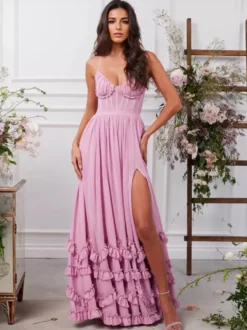 Robe de soirée longue rose à volants superposés et bretelles fendues 2026