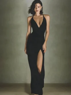 Robe de soirée longue rouge foncé à col halter et lacets sans manches dos nu chic et semi-formelle