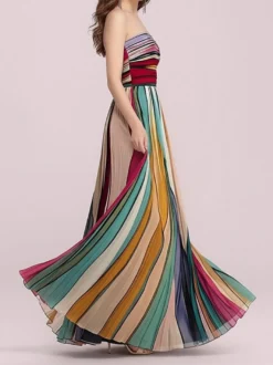Robe de soirée longue sans bretelles rayée et plissée à rayures colorées sans manches taille haute fluide en mousseline.