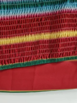 Robe de soirée longue sans bretelles rayée et plissée à rayures colorées sans manches taille haute fluide en mousseline.