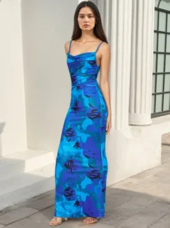 Robe de soirée longue sirène à col bénitier et bretelles spaghetti fleuries lacée