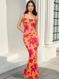 Robe de soirée longue sirène à col bénitier et bretelles spaghetti fleuries lacée