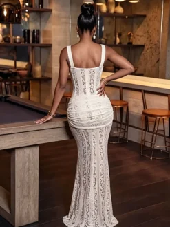 Robe de soirée maxi blanche à col en dentelle et fines bretelles corset robe sirène moulante